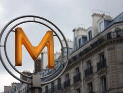 Imagen de un cartel del metro de París