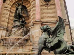 Fotografía de la Fuente de Saint Michel de París